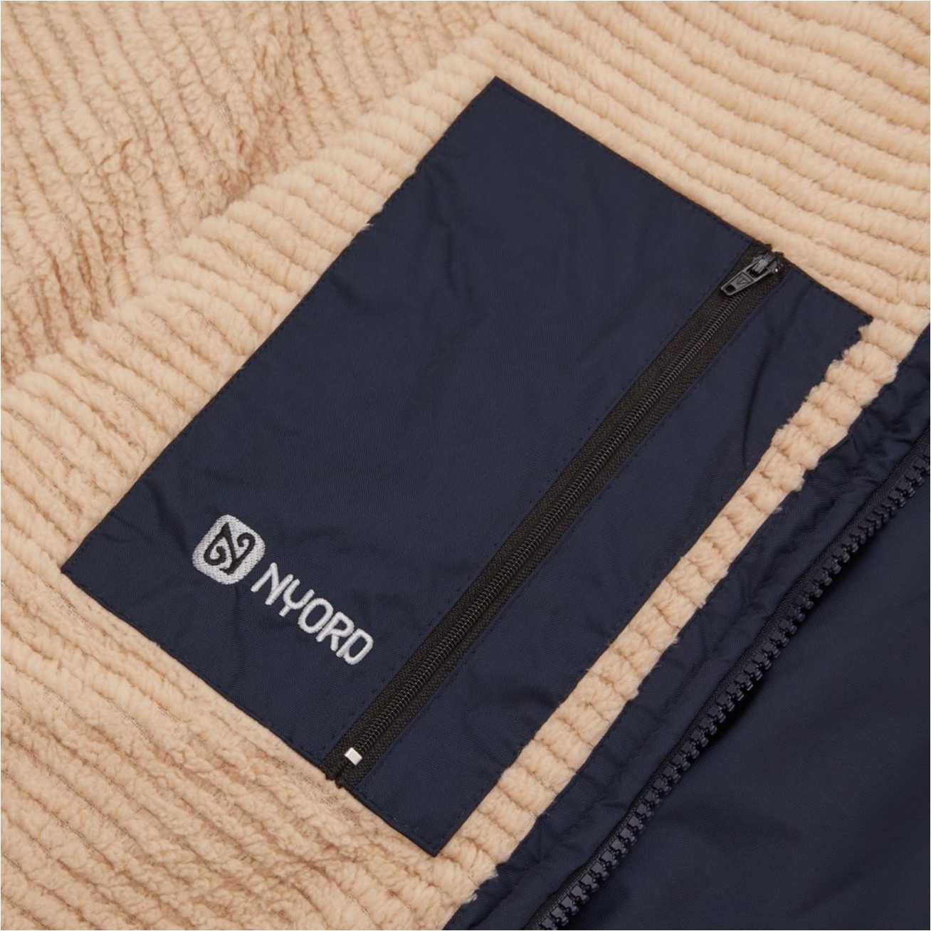 2025 Nyord Primaloft Outdoor Changing Robe ACC0005 - Navy / Ecru